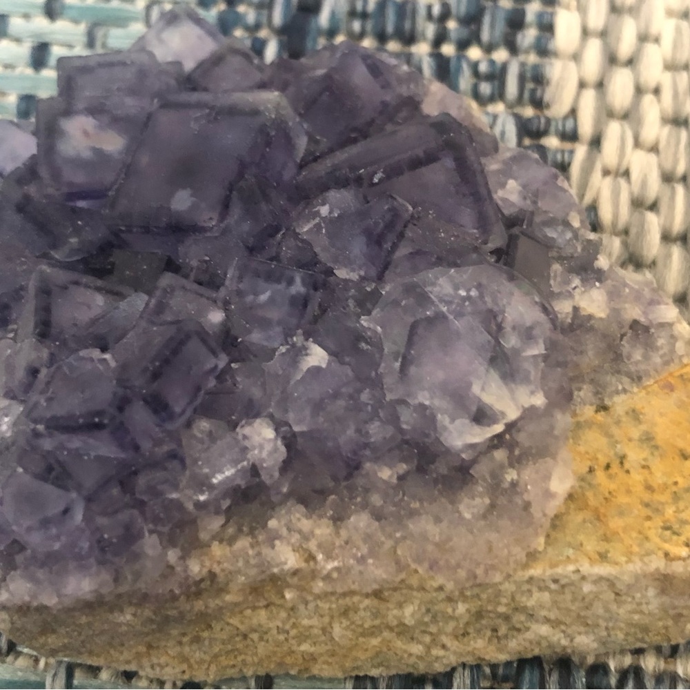 Stunning Purple Fluorite w/baby rainbows 🌈 - Picture 5 of 7
